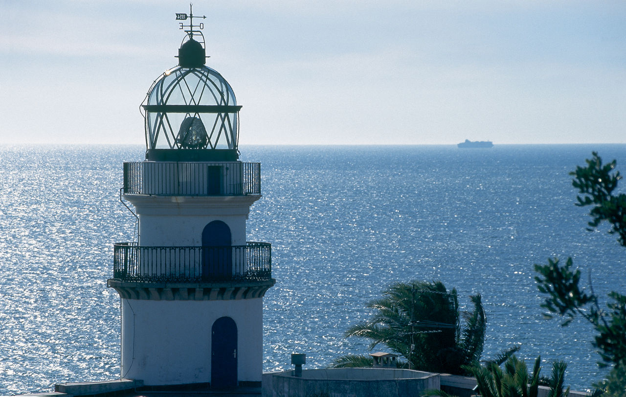 Far de Calella amb el Mediterrani de fons.