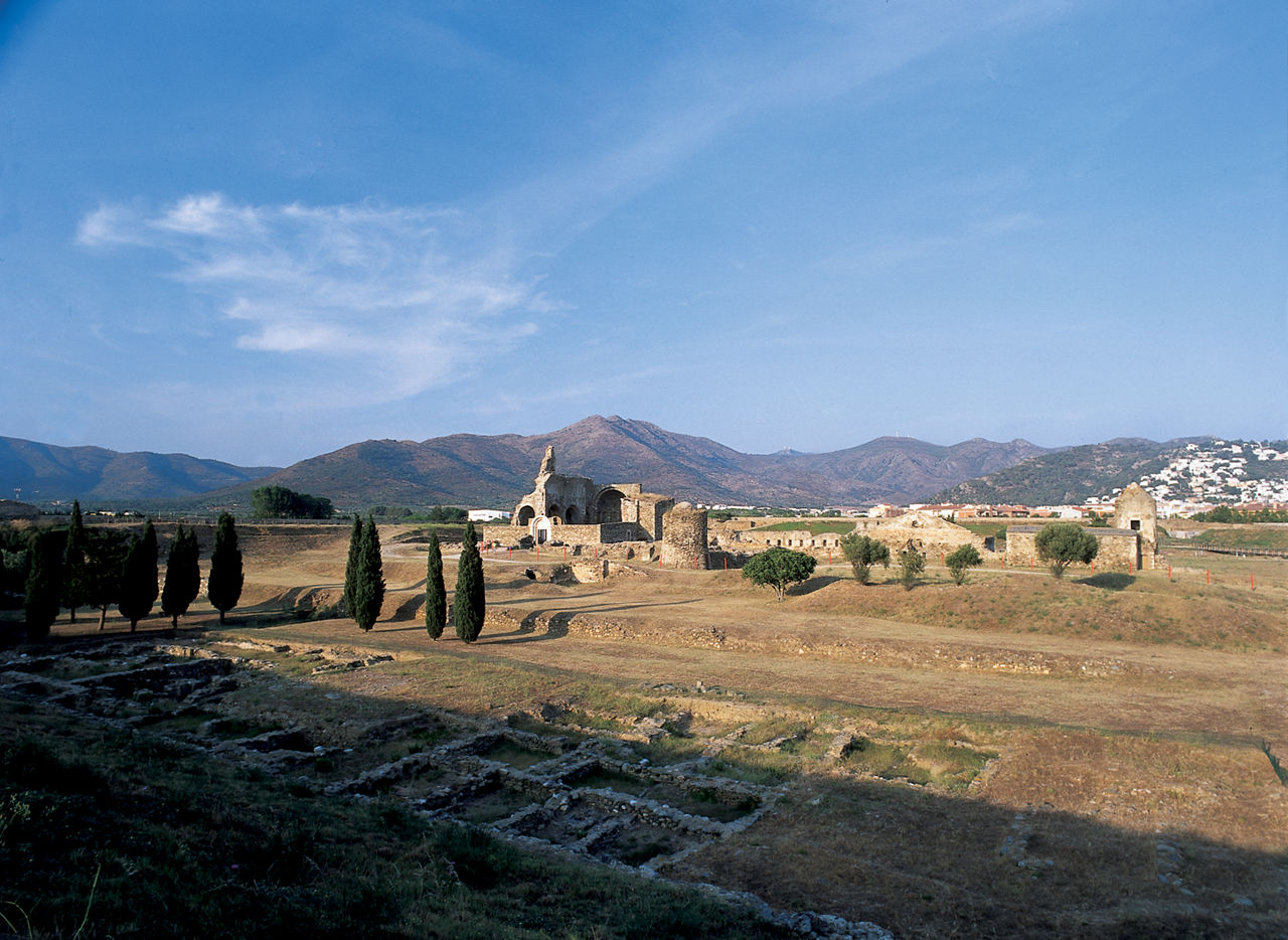 Vista panoràmica del recinte fortificat de la Ciutadella de Roses (segle XVI).