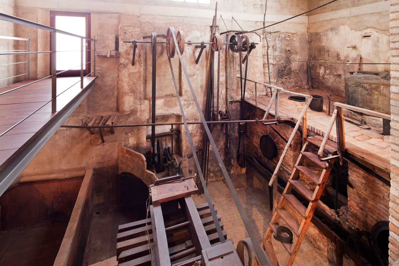 Interior de l'antiga fàbrica d'aiguardent Fassina Balanyà.
