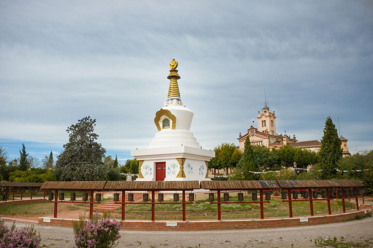Descubre el Monasterio del Garraf – Monjes Budistas Sakya Tashi Ling