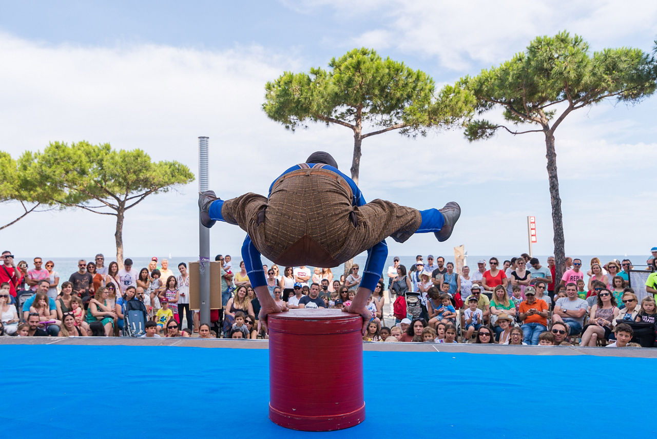Celebració de l’espectacle XALARO, una gran festa plena d’activitats dirigides especialment a les famílies.